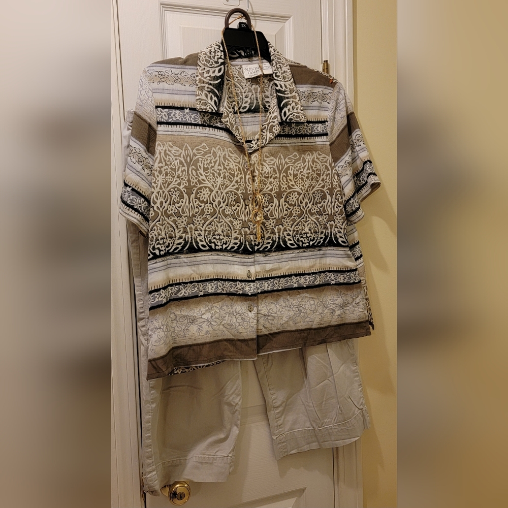 Allison Daley Size 14P, short sleeve blouse & Coldwater Creek Large Capris